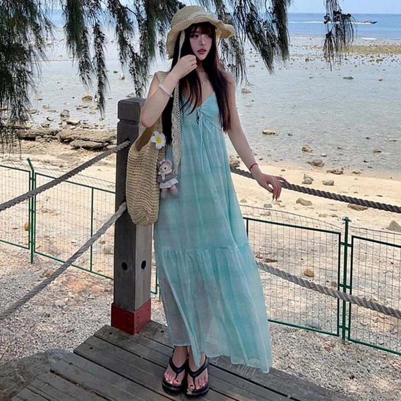 海边度假挂脖露背显瘦吊带连衣裙