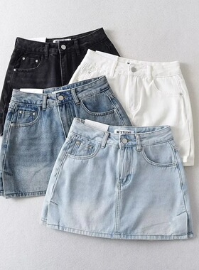 A slit skirt made of denim fabric浅蓝色水洗牛仔 侧面开叉短裙