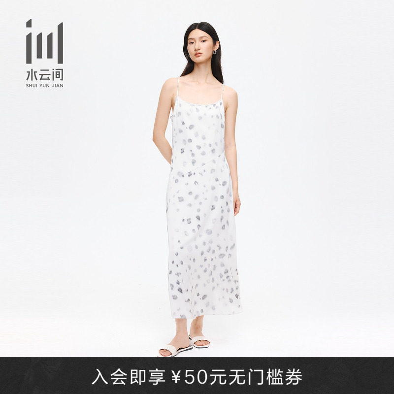 水云间连衣裙26早秋新款 简约通勤透气碎花高腰中长吊带连体裙