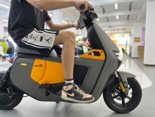 适用于九号电动车F90/F60/F35中箱储物箱原装专用中置箱改装配件