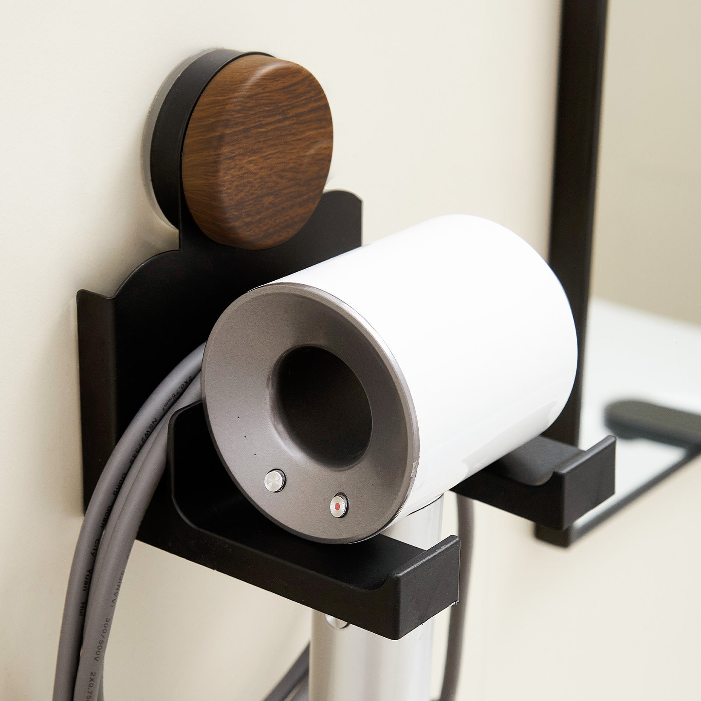 胡桃木纹吸盘吹风机置物架免打孔卫生间电吹风支架浴室壁挂收纳架,家庭/个人清洁工具,吹风机置物架,淘宝优惠券,粉丝福利购,淘宝优惠卷