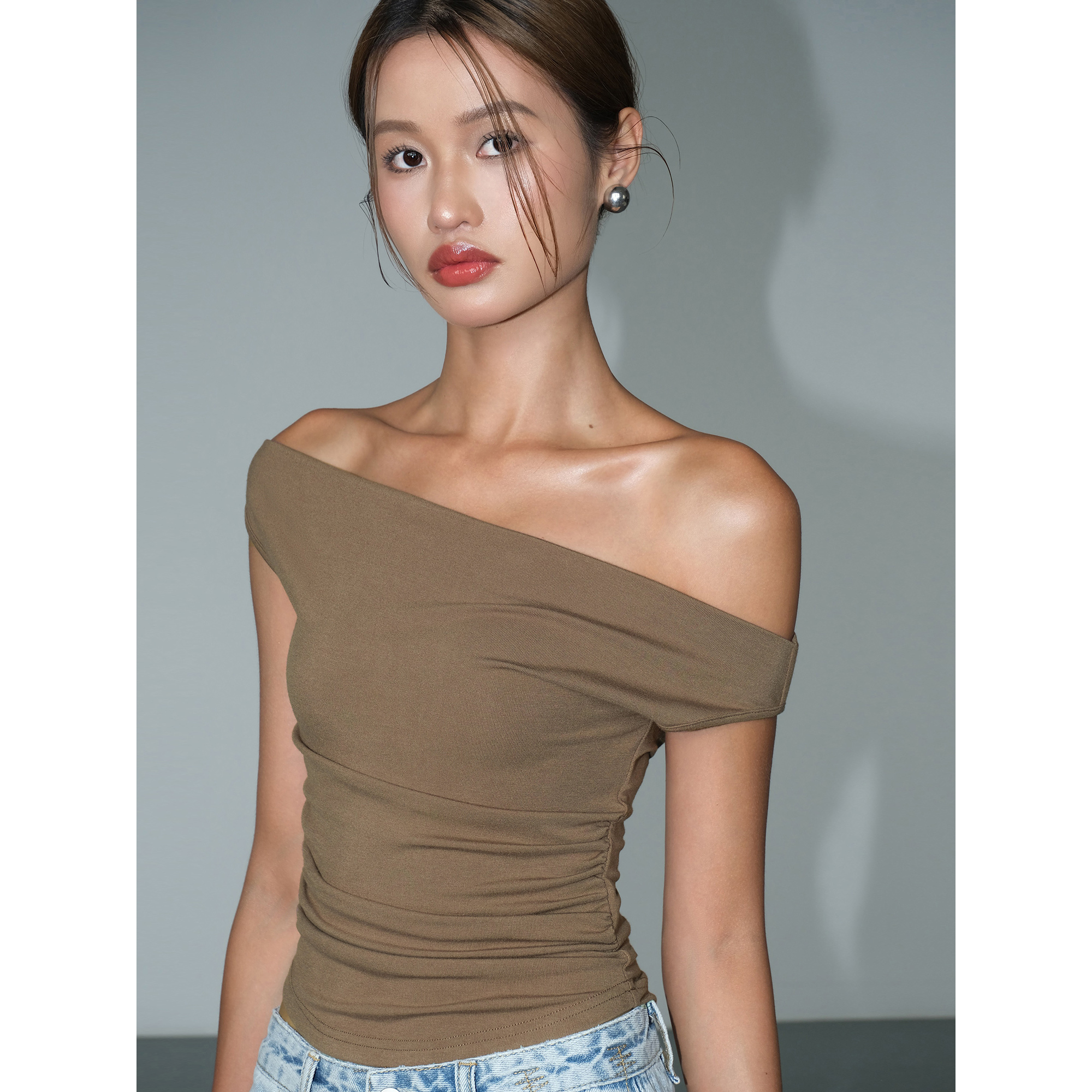 ousph黑色一字肩针织t恤女夏慵懒短袖气质设计感修身性感辣妹上衣