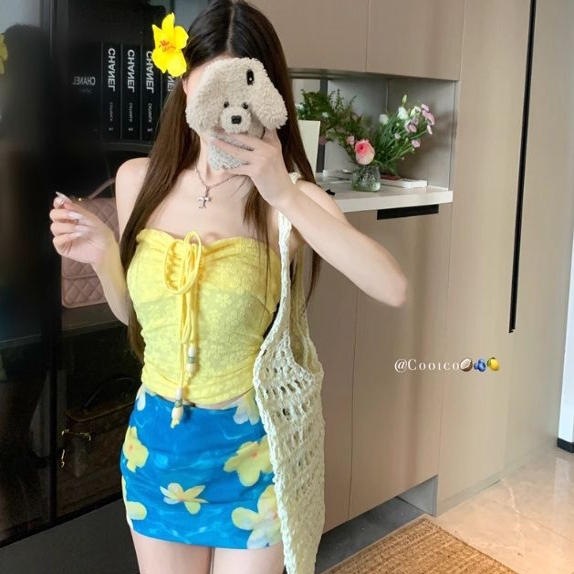 黄色绑带挂脖抹胸背心女夏季海边多巴胺穿搭套装包臀半身裙