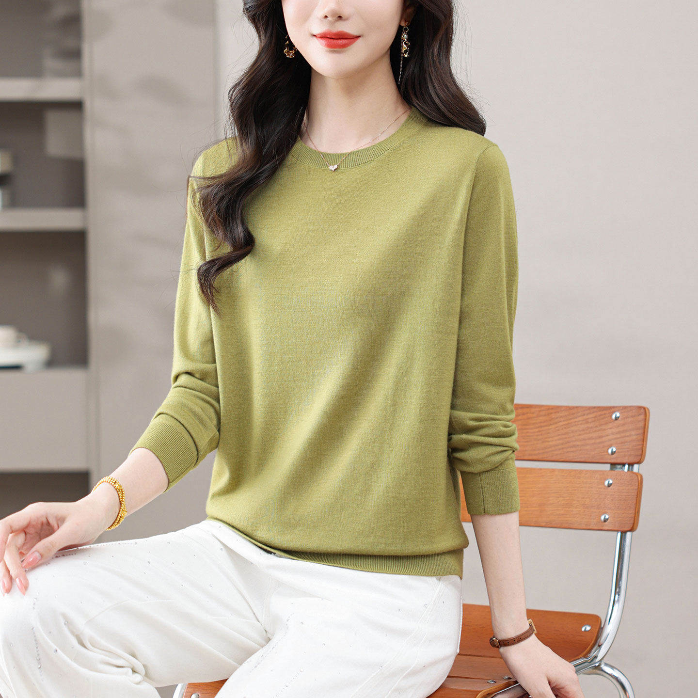 时尚朗姿2026春款极简风圆领羊毛针织衫女绿色套头可机洗薄款毛衣
