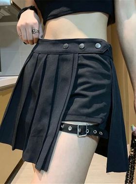 Pleated skirt decorated with leg loops腿环装饰黑色迷你百褶裙
