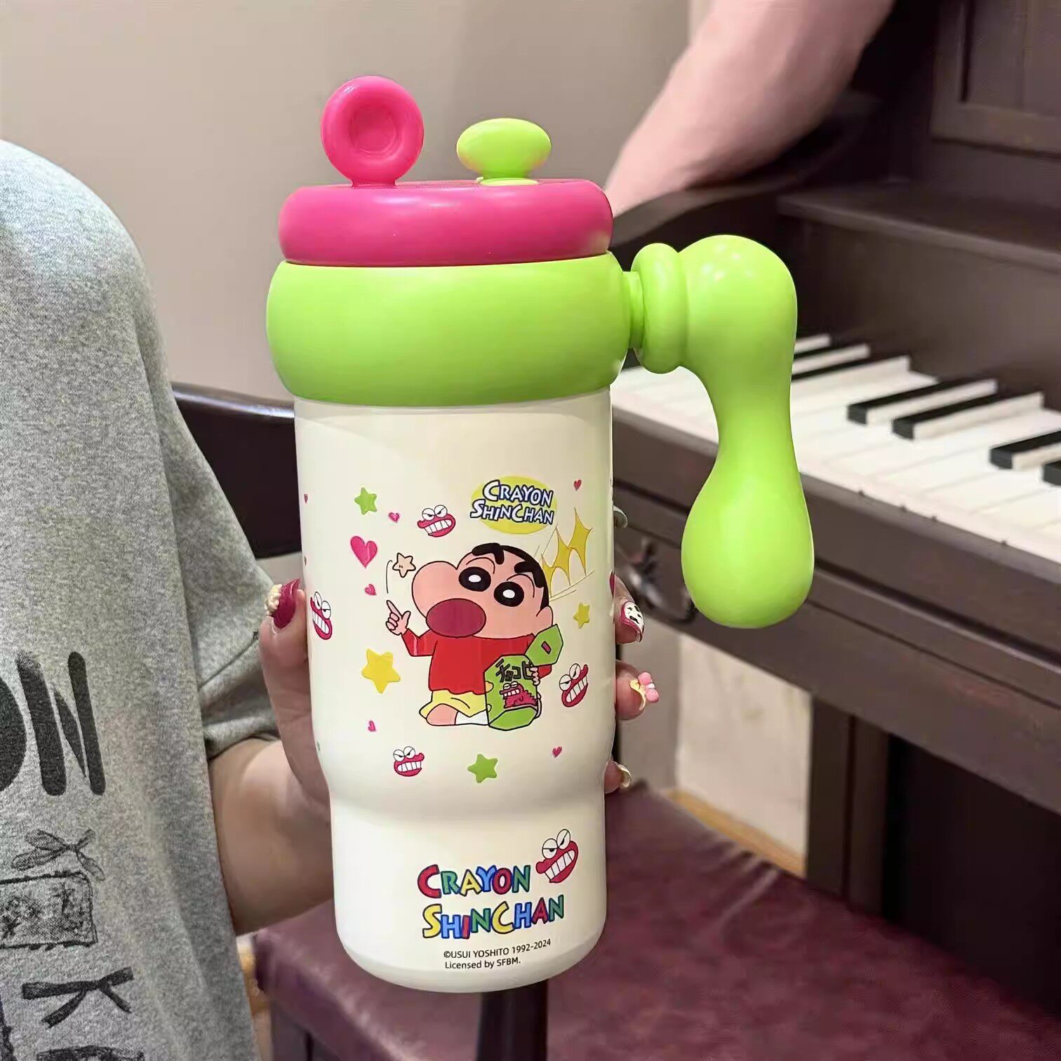 蜡笔小新保温杯女生高颜值2026新款大容量吸管杯便捷学生咖啡水杯