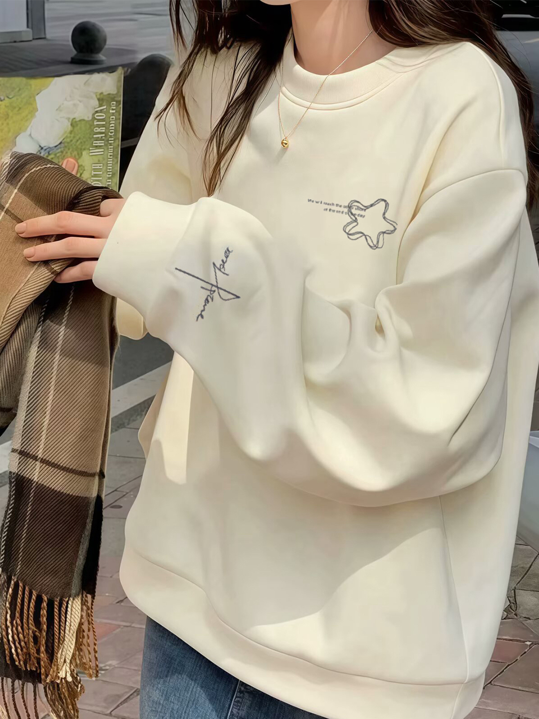 欧货杏色圆领卫衣女秋冬套头2025年新款爆款小个子宽松无帽上衣服