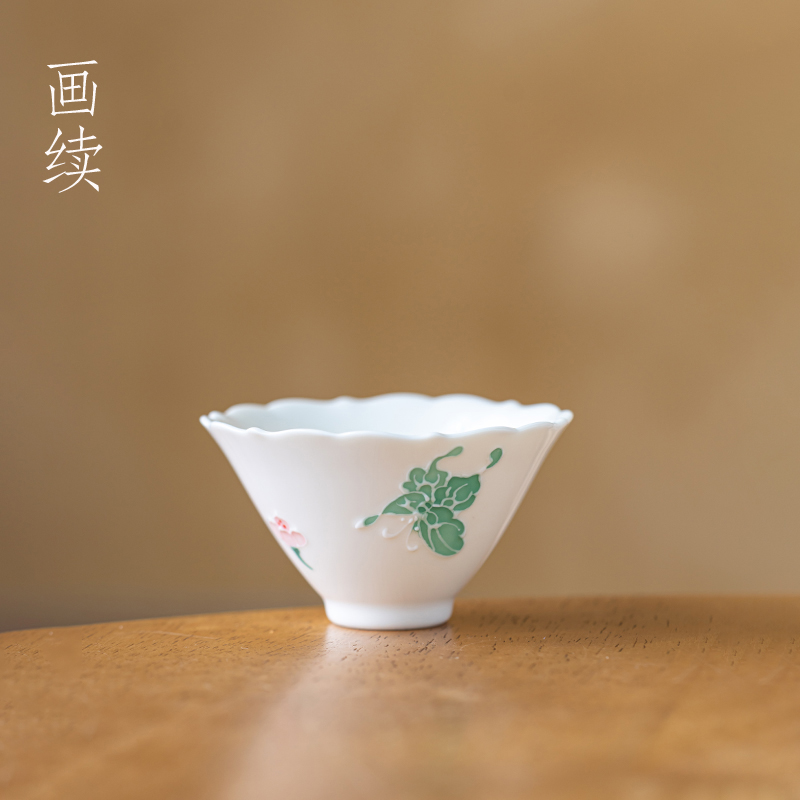 画续白瓷手绘青黛蝶舞斗笠杯