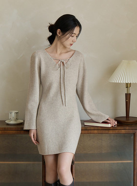 AIRIQI冬季新款性感v领修身内搭收腰包臀羊毛针织连衣裙AH44LQ267