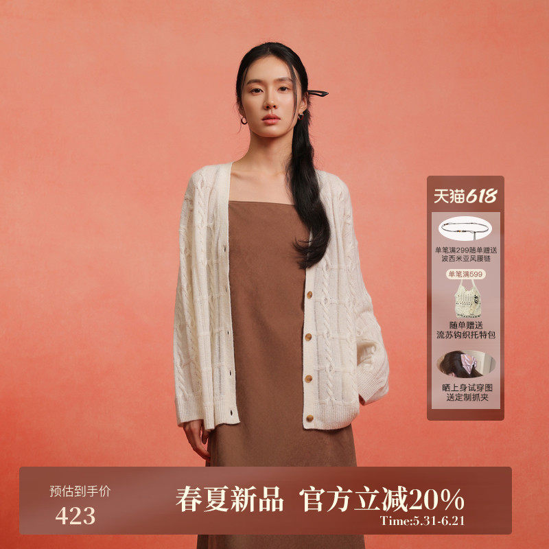 黑标BAIZHUO春季新款休闲简约宽松V领绞花羊毛针织衫女AZ51KS119