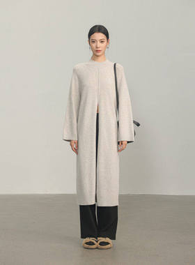 黑标BAIZHUO冬季新款插肩袖前开叉设计感长袖针织连衣裙AZ44LQ334