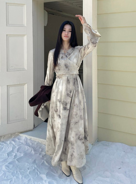 AIRIQI春季新款新中式围裹式绑带设计感喇叭袖连衣裙女AH51LQ025