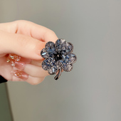 呛黑水晶四叶草胸针高档女高级感胸花时尚 气质别针防走光衣服配饰