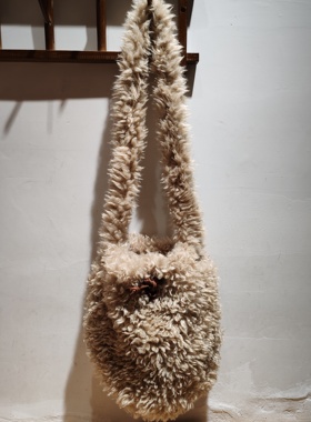 出口日本小羊羔卷毛仿毛水桶斜挎软毛包