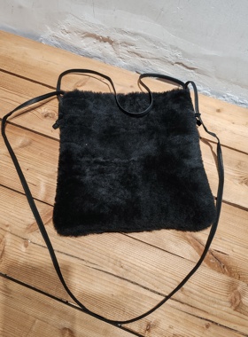 出口日本美利奴羊毛拼接皮毛一体真皮真毛单肩斜挎包