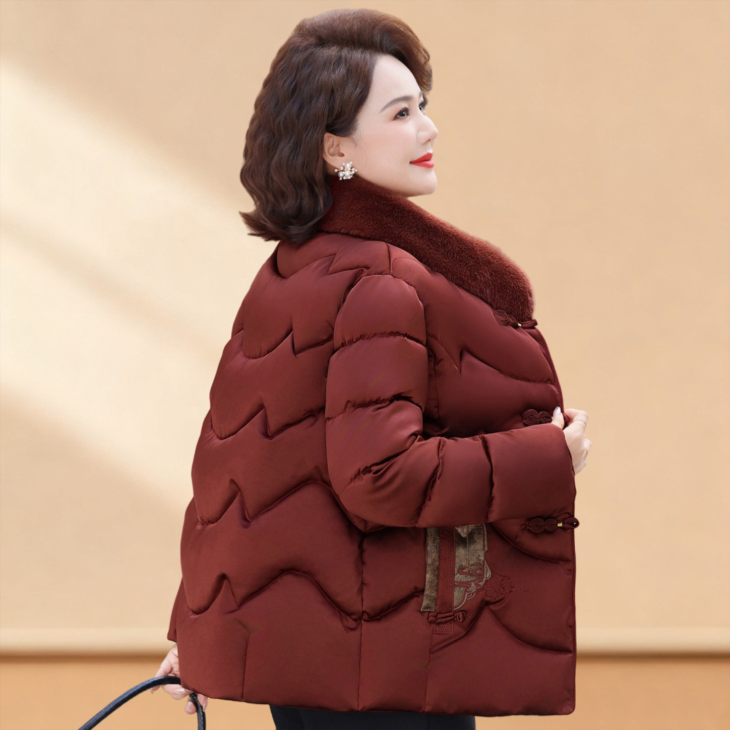 中老年女冬季洋气减龄短款棉服