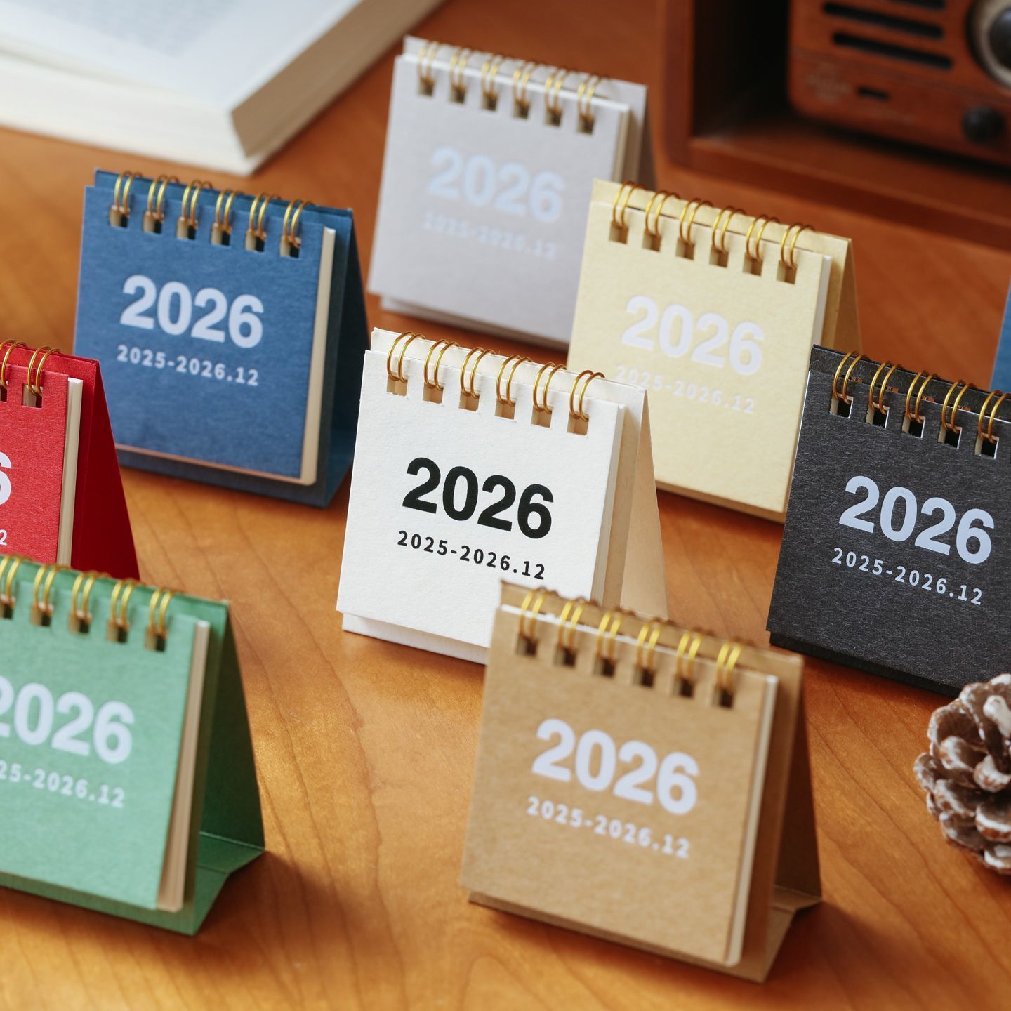 2026年简约迷你小台历ins风现代纯色口袋随身携带小日历桌面摆件简约小清新高端计划本桌面台历摆件创意月历