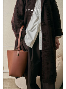 嘉也JEAYSI 26新款大容量水桶包小众设计极简主义单肩通勤女包