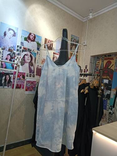 monki天蓝色扎染云朵v领吊带连衣裙雪纺短裙商场撤柜品牌