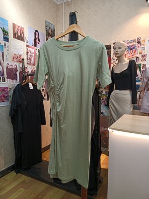 monki浅绿色纯棉圆领松紧腰设计修身开叉短袖连衣裙商场撤柜品牌