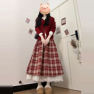 红色毛衣格子连衣裙子女秋冬季2025新款跨年穿搭新年战袍套装长裙