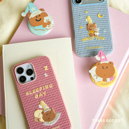 TUNEE GOODS睡衣小熊刺绣手机壳 适用iPhone17原创插画时尚可爱 灯芯绒手机壳仿木支架 高级精致时髦