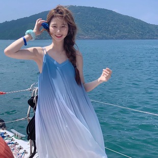 夏小众设计感显瘦中长裙 海边度假渐变色V领吊带连衣裙女2025新款