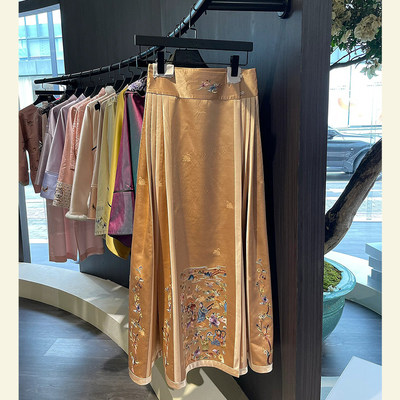 新中式国风金色马面裙小个子梨形身材印花刺绣缎面半身裙女装夏季