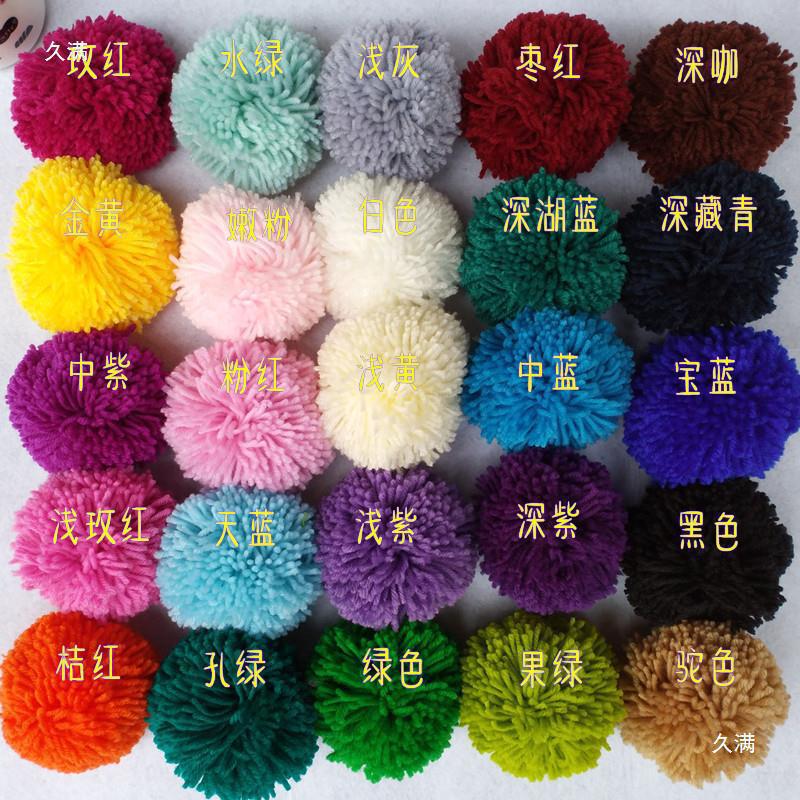 女孩衣服上围巾帽子毛线球球配件