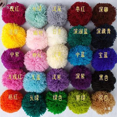 女孩衣服上围巾帽子毛线球球配件