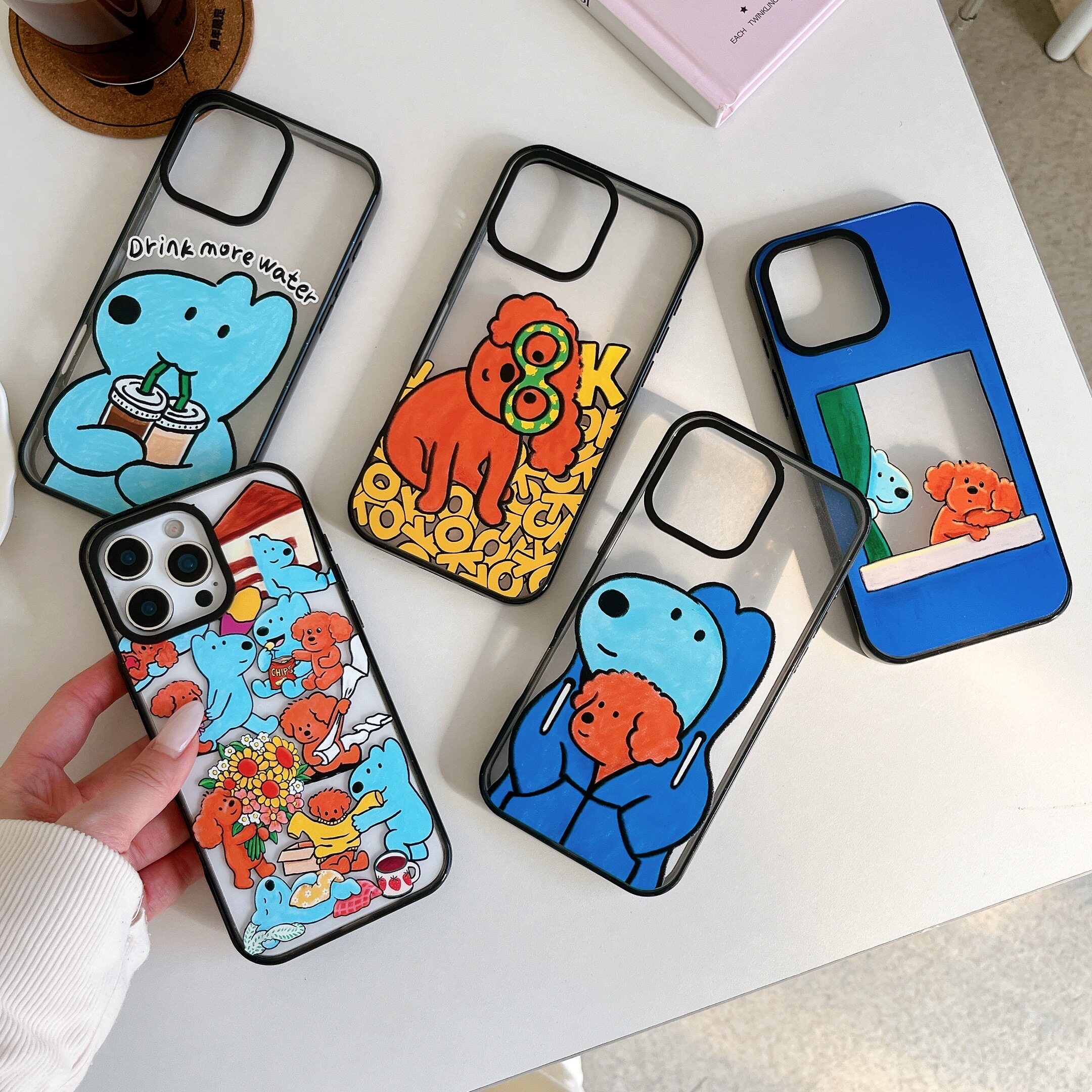 C潮牌动漫可爱狗狗朋友17壳适用iPhone17ProMax网红款14pro磁吸苹果16亚克力15手机壳防摔保护女12pro卡通壳