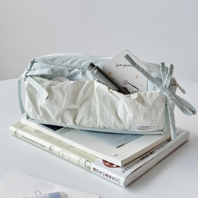 蓝色云朵吐司蝴蝶结笔袋高颜值