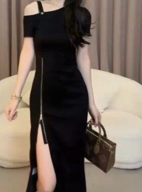 欧货设计感斜肩显瘦性感短袖连衣裙女夏季新款气质开叉休闲长裙子
