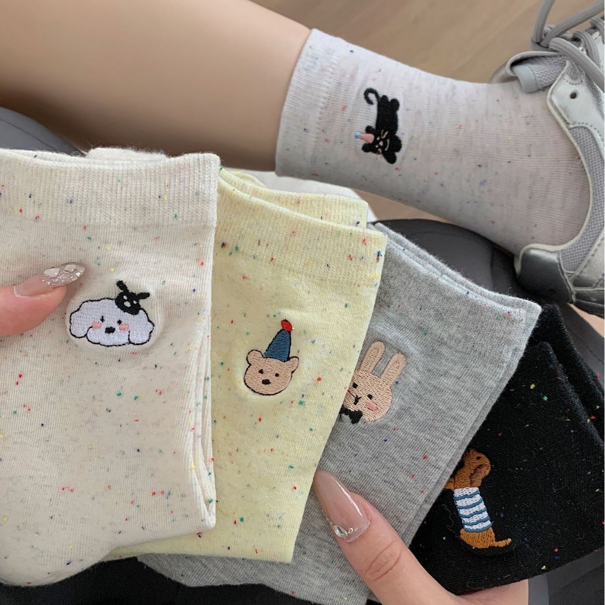 2025年新款薄款白色中筒袜