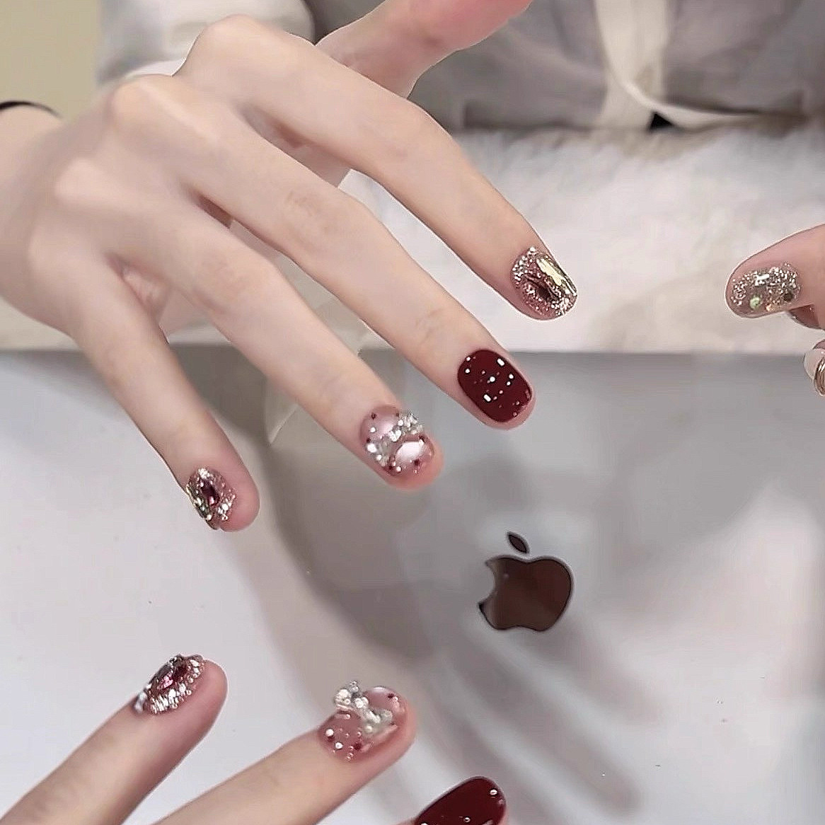 纯手工穿戴甲2025冬新款新年红色猫眼波点闪钻显白短甲美甲成品贴,彩妆/香水/美妆工具,穿戴甲/甲片,淘宝优惠券,粉丝福利购,淘宝优惠卷