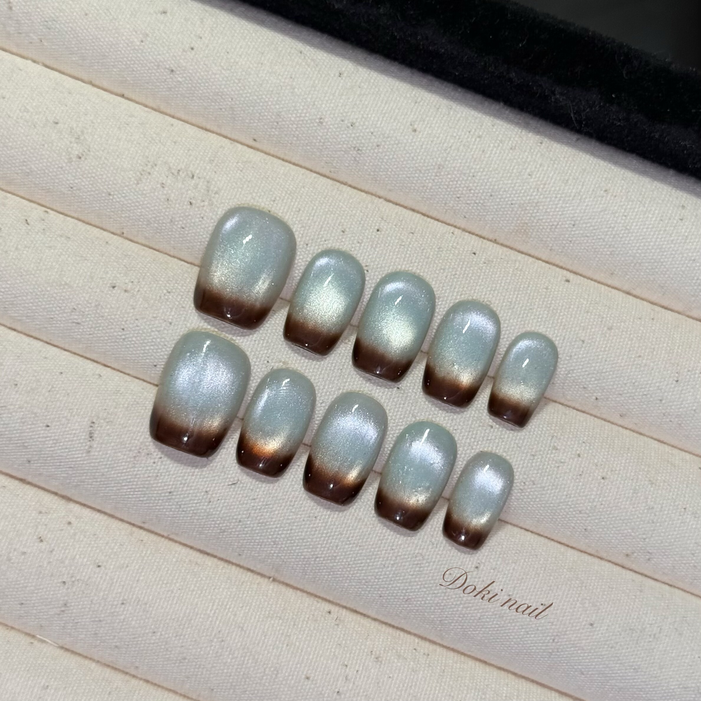 纯手工穿戴甲2025秋冬新款琥珀湖蓝猫眼棕色氛围清冷感高级短甲贴