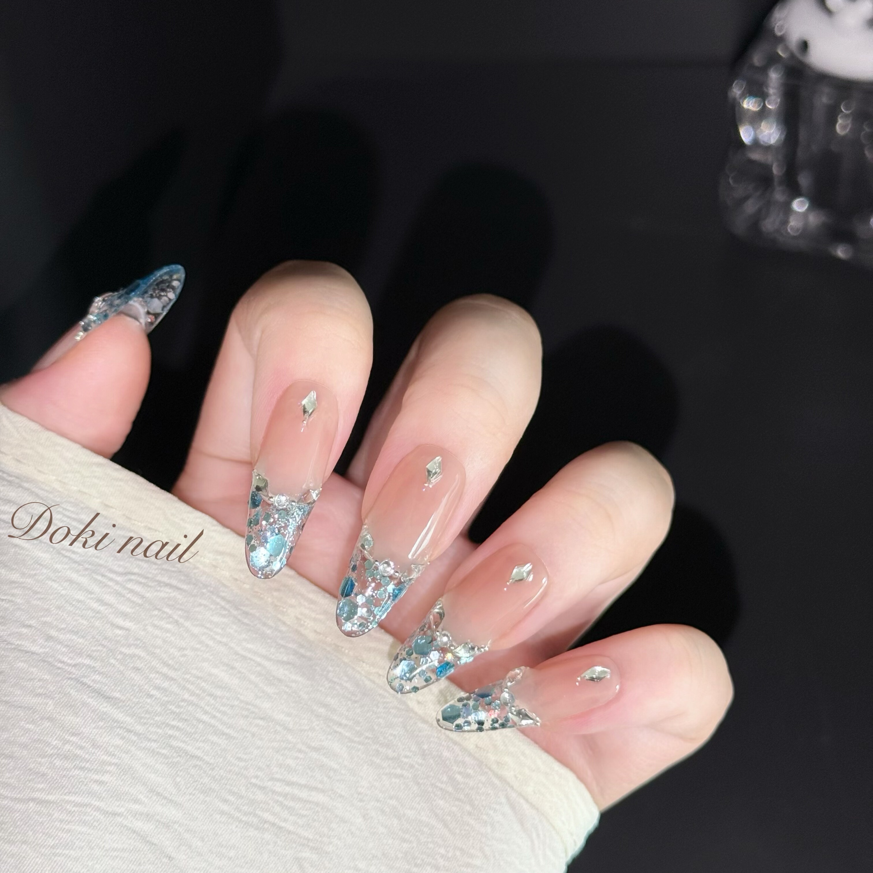 纯手工穿戴甲2025秋冬新款法式蓝色亮片显白高级感气质成品美甲贴