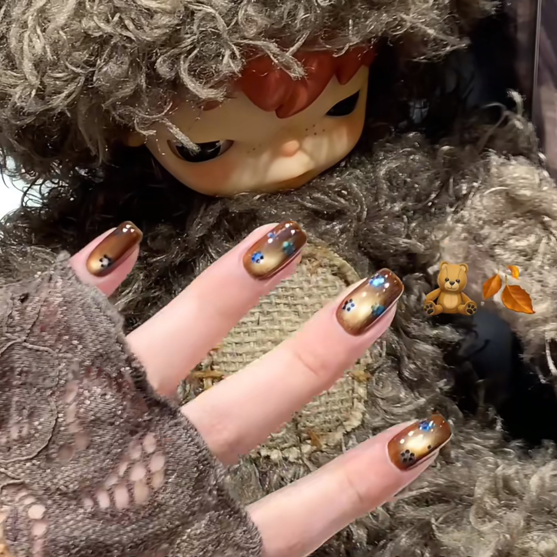 纯手工穿戴甲2025秋冬新款琥珀猫眼高级感蓝色亮片显白短款美甲贴