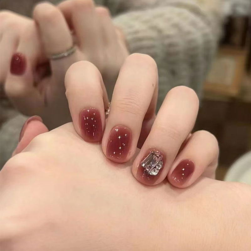 温柔风酒红色闪钻亮片穿戴甲短款美甲贴片高级感时尚指甲片纯手工,彩妆/香水/美妆工具,穿戴甲/甲片,淘宝优惠券,粉丝福利购,淘宝优惠卷