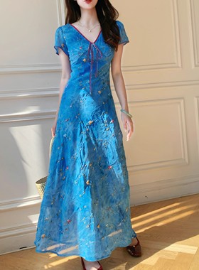 苏苏家2025夏季新款法式蓝色显白斜裁印花刺绣显白斜裁短袖连衣裙