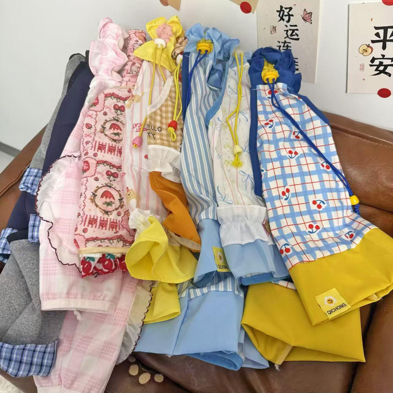 新品狗狗宠物衣服可爱花边公主风护肘金毛萨摩阿拉斯加防脏护膝