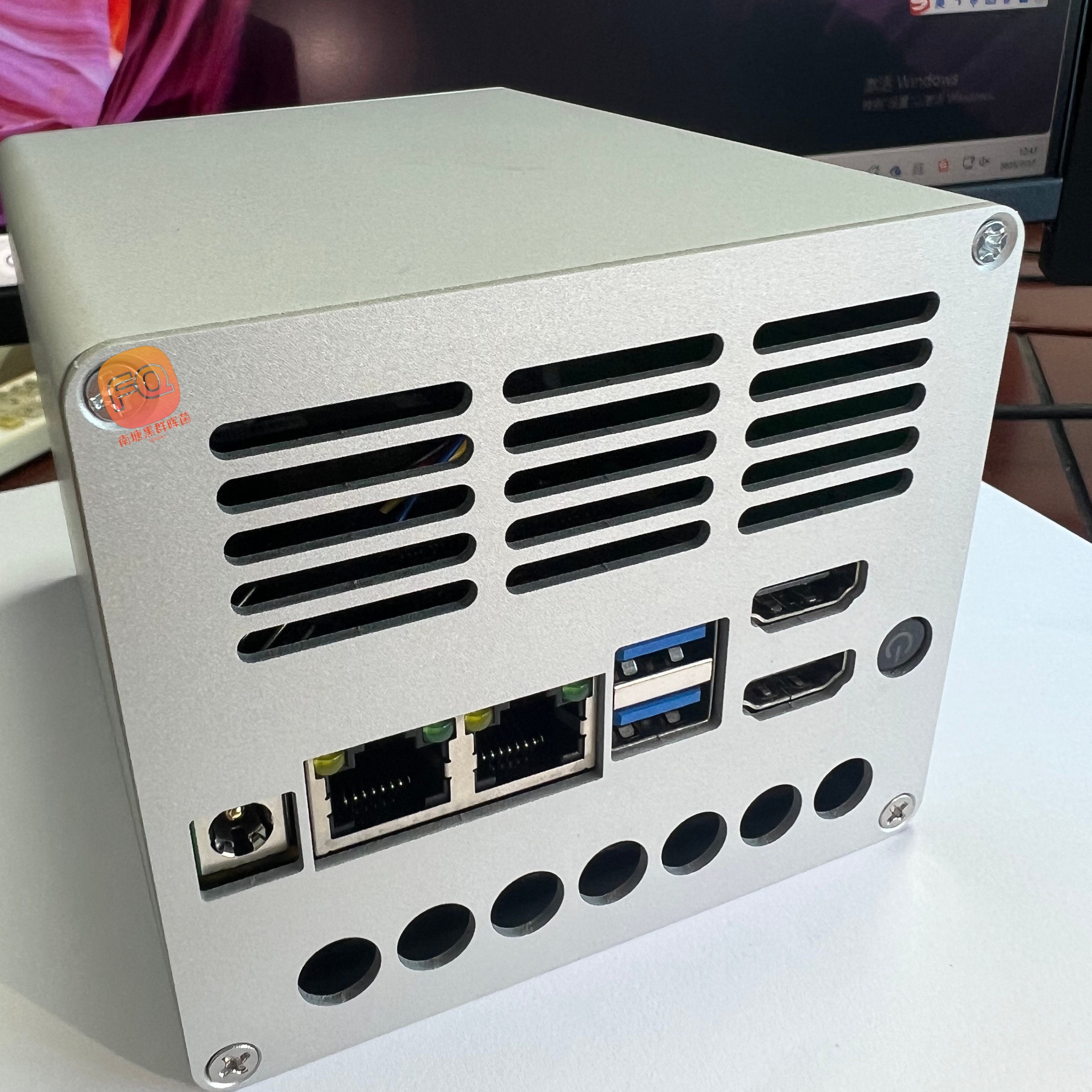 迷你型NAS全闪机箱小体积