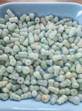 天然翡翠小葫芦配珠一手浅底色大小匀称有孔A货正品DIY佩珠批发价