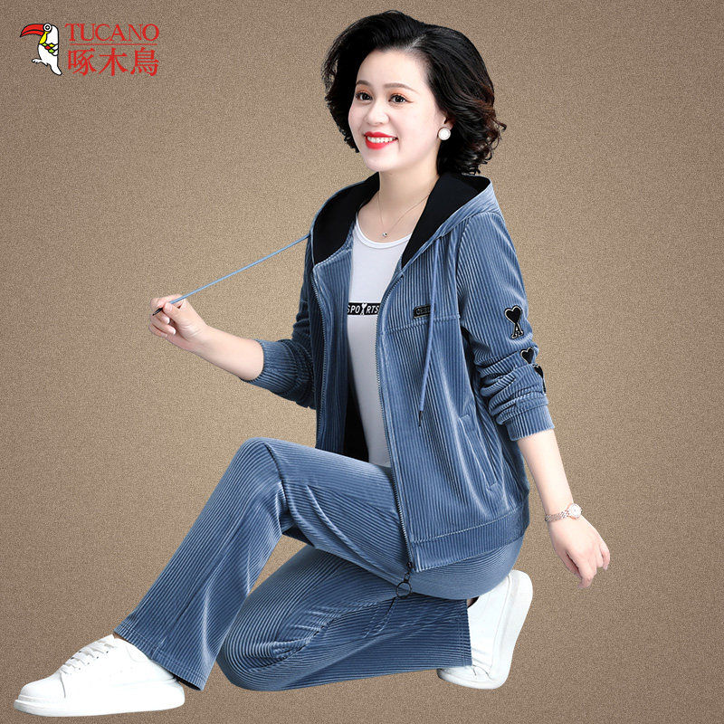 啄木鸟中年妈妈秋装外套洋气中老年金丝绒运动服套装女春秋三件套