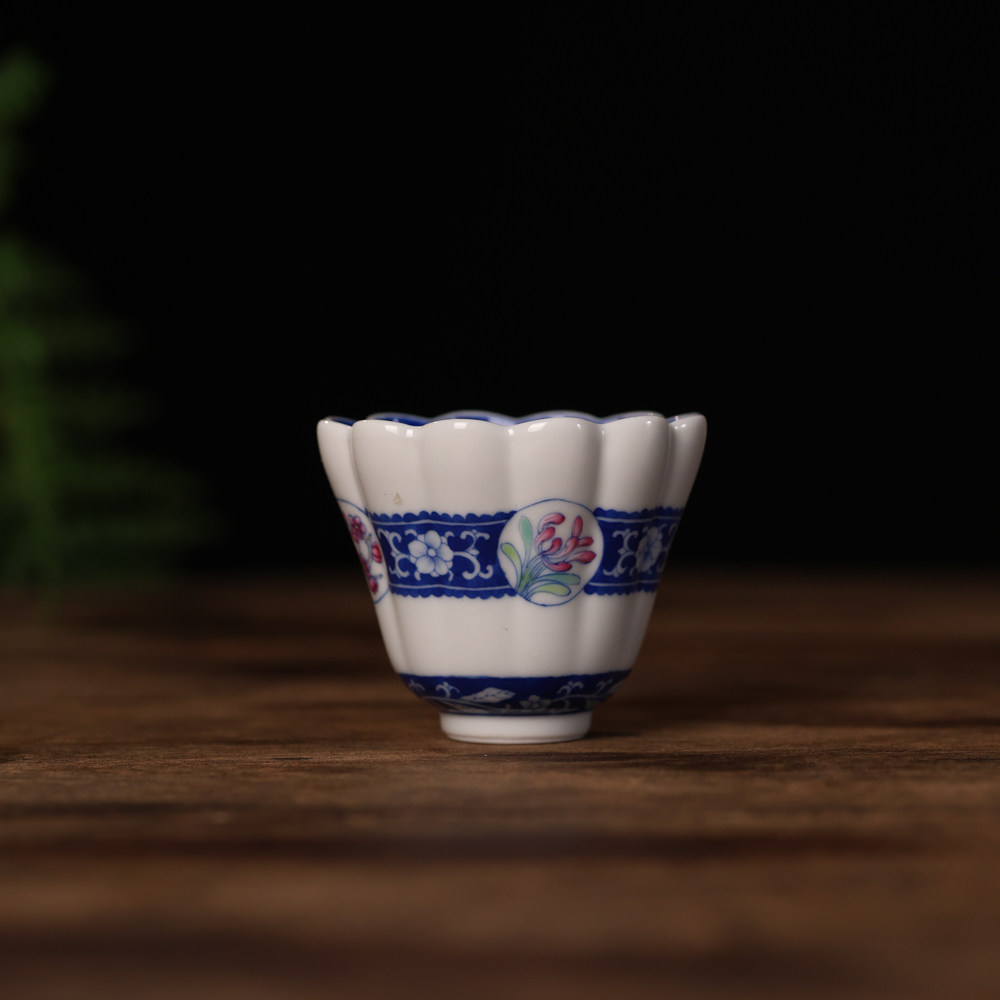 青樵轩梅兰竹菊四君子开窗斗彩杯