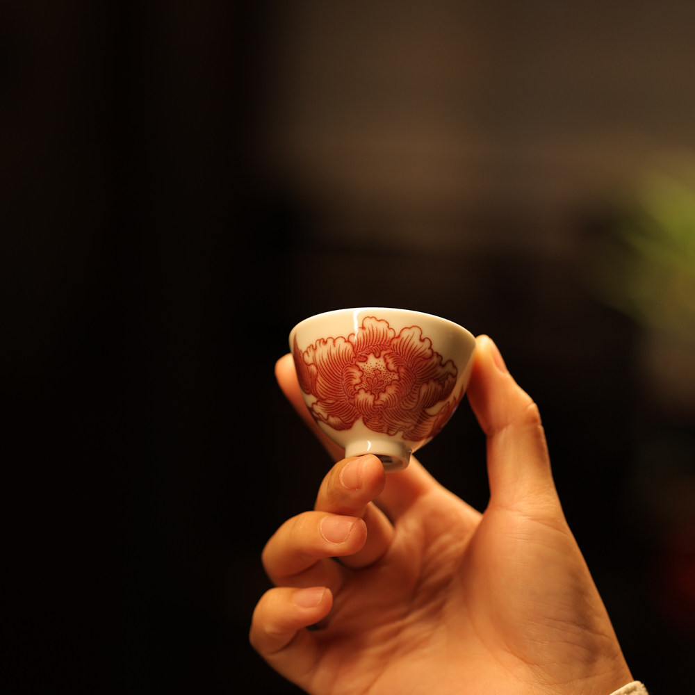 勤义堂茶具釉里红芍药花鸡心杯