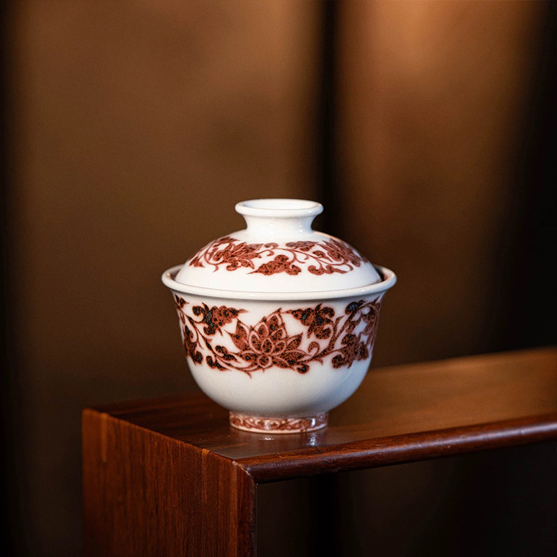 畅怀堂青花釉里红缠枝莲岩茶盖碗