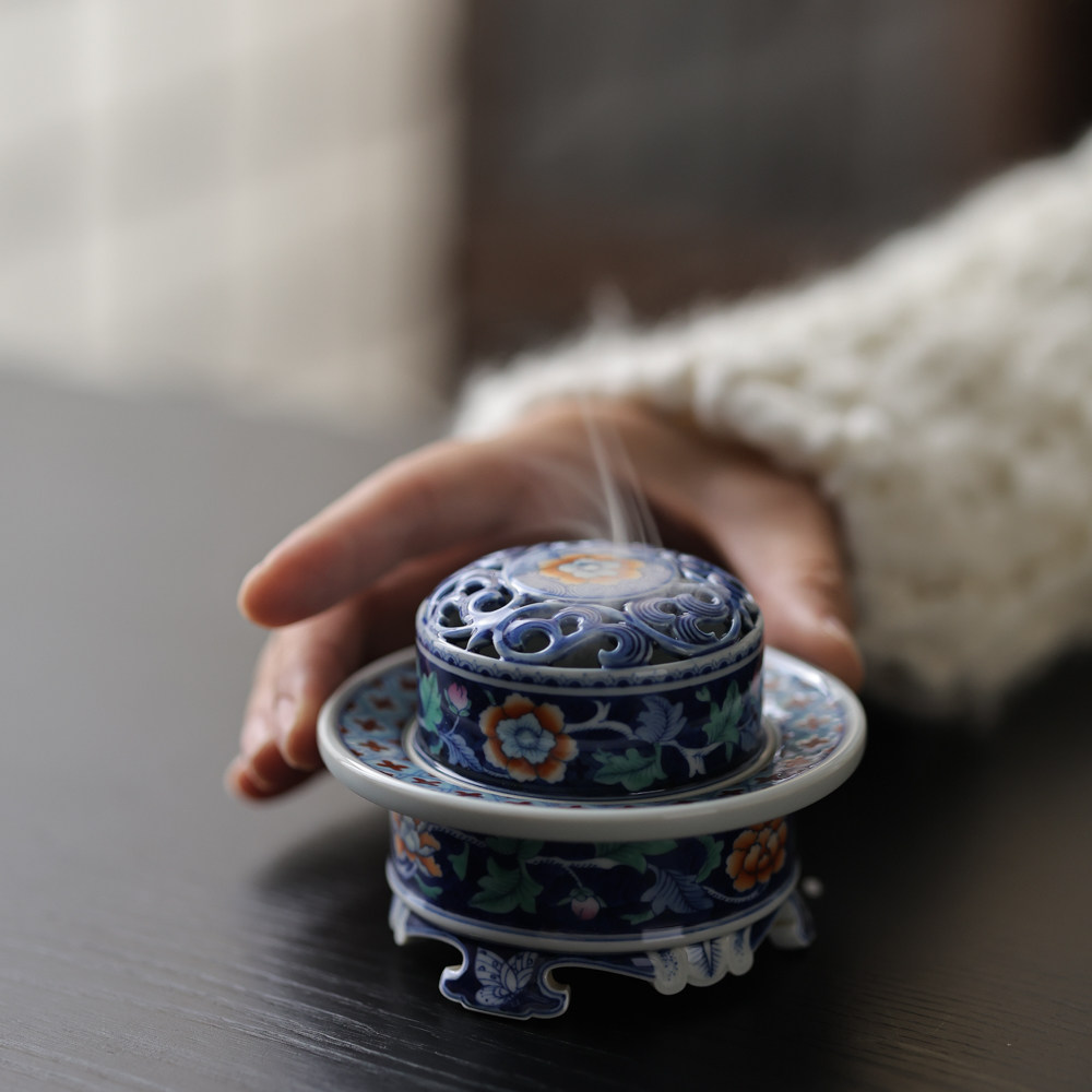 婵韵卓君茶具斗彩蓝地牡丹香炉