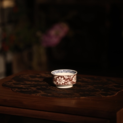 畅怀堂青花釉里红缠枝莲小蛮腰杯