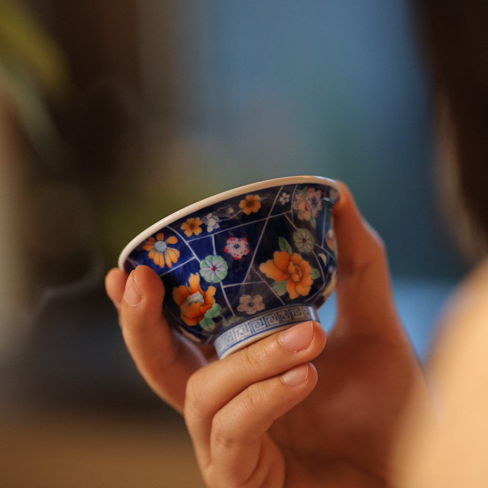 卓君茶具茶杯斗彩锦地花开压手杯